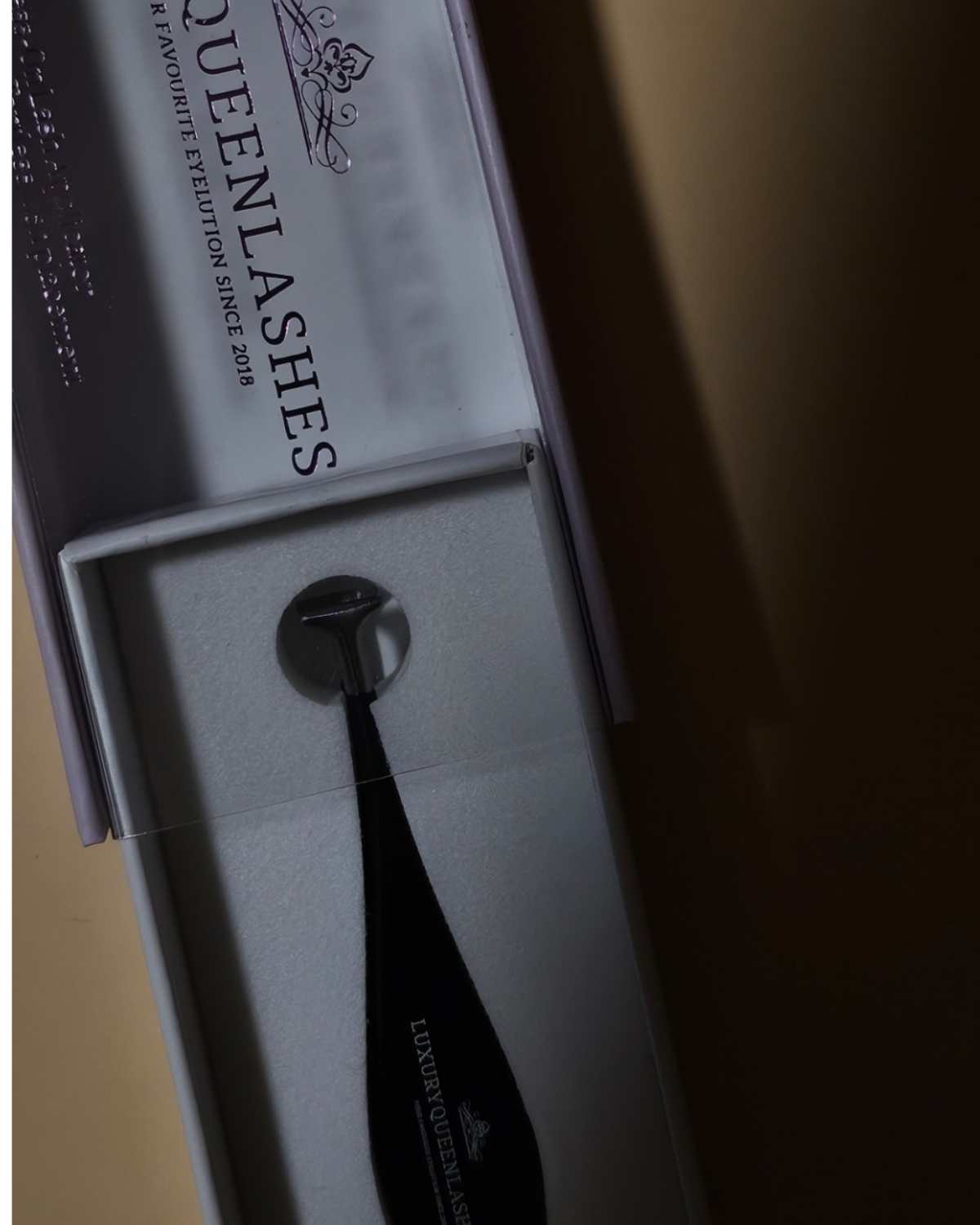 LuxuryQueenLashes eyelash tools including tweezer, lash applicator and eyelash curler